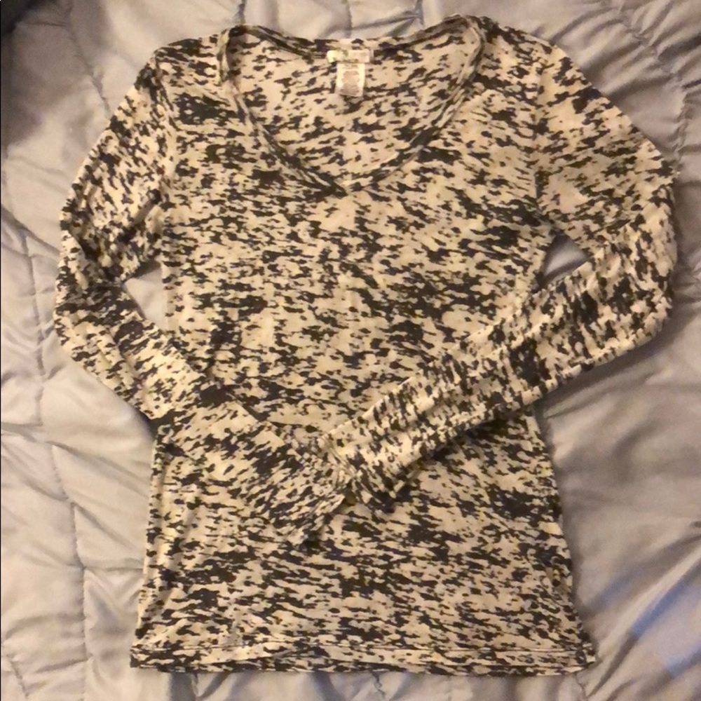 Long sleeve, black and white shirt